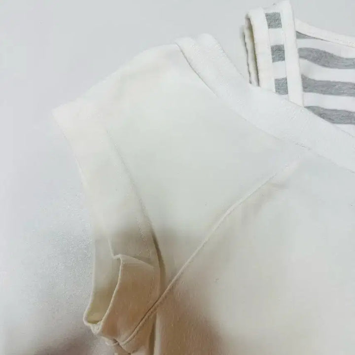 [BUNJANG] Adidas Off-Shoulder Crop Top / 아디다스 오프숄더 크롭티