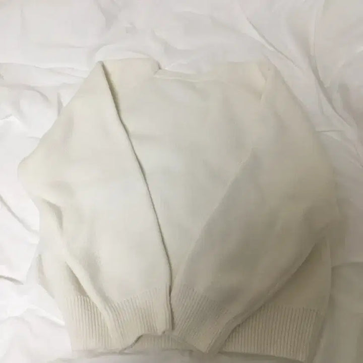 [BUNJANG] K Club Round Neck Knit Sweater / 케이클럽 라운드넥 니트