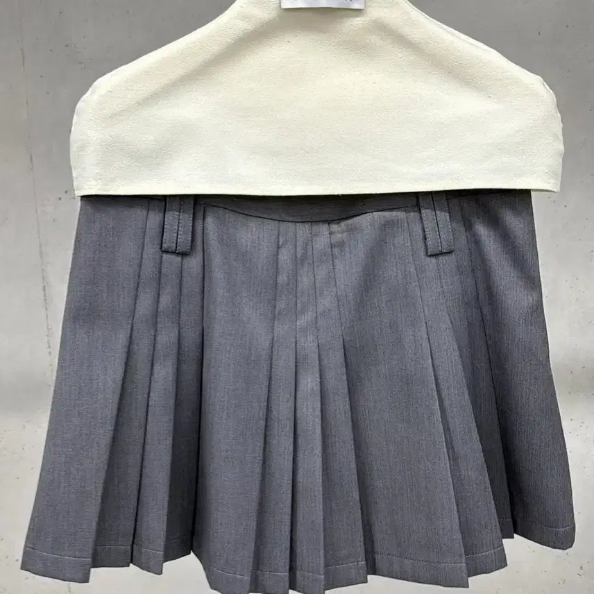 [SOLD OUT] 헬더 언발 주름 스커트 차콜s새상품