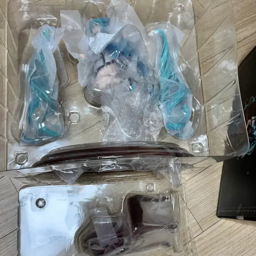 [BUNJANG] Hatsune Miku Rose Cage Scale Figure / 하츠네 미쿠 로즈케이지 스케일 피규어