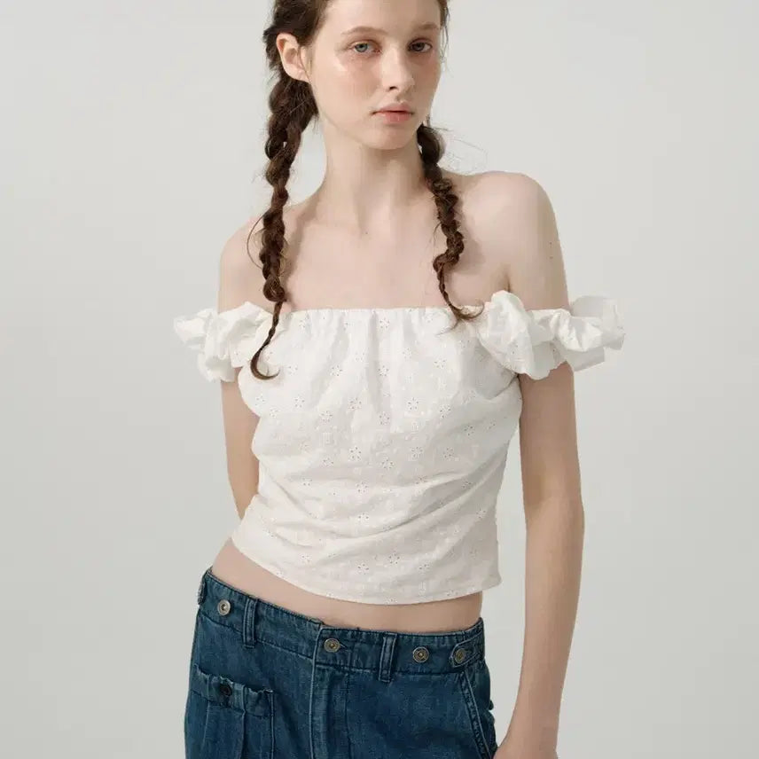 [BUNJANG] Thebarnett Flower Eyelet Scrunchie Top / 더바넷 플라워 아일렛 스크런치 탑