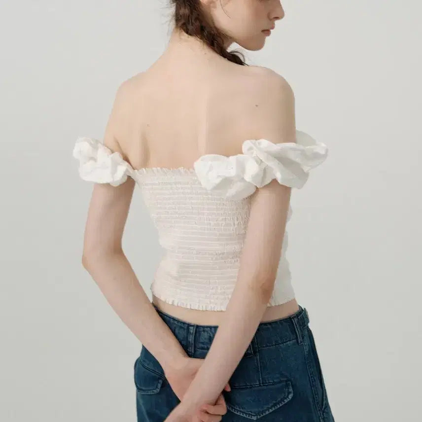 [BUNJANG] Thebarnett Flower Eyelet Scrunchie Top / 더바넷 플라워 아일렛 스크런치 탑