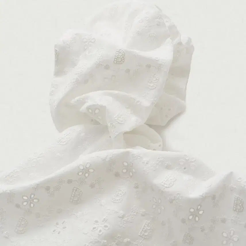 [BUNJANG] Thebarnett Flower Eyelet Scrunchie Top / 더바넷 플라워 아일렛 스크런치 탑