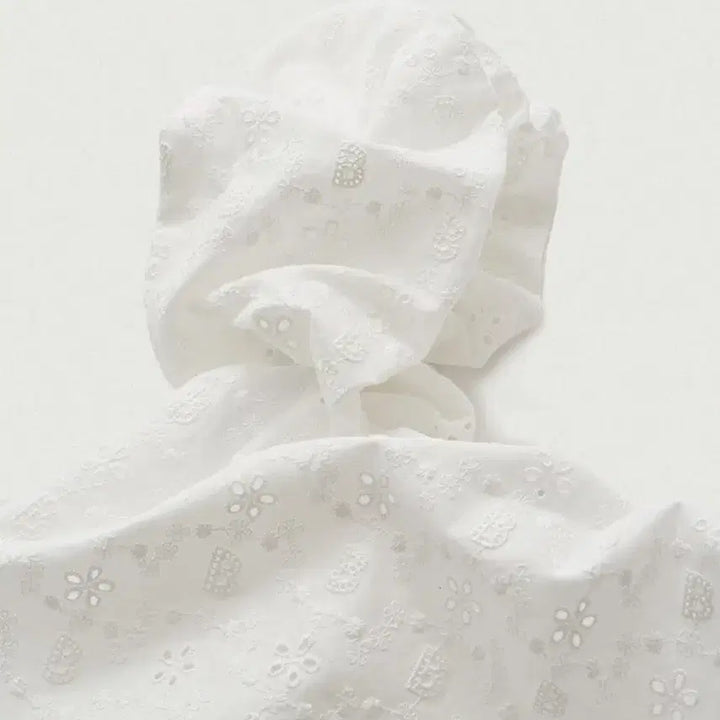 [BUNJANG] Thebarnett Flower Eyelet Scrunchie Top / 더바넷 플라워 아일렛 스크런치 탑