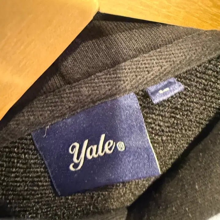 [BUNJANG] Yale Black Hoodie / 예일 블랙 후드티
