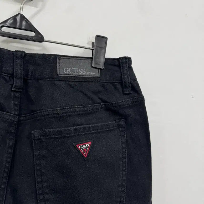 [SOLD OUT] (31-32)게스 남자 블랙 데님 스트레이트 팬츠