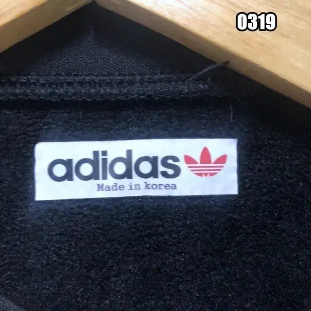 [BUNJANG] Adidas Big Logo Cropped Sweatshirt / 아디다스 빅 로고 크롭 맨투맨