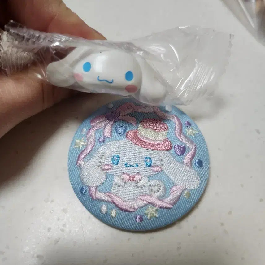 [BUNJANG] Sanrio Cinnamoroll Embroidered Badge &amp; Ring Gacha / 시나모롤 자수뱃지, 반지가챠