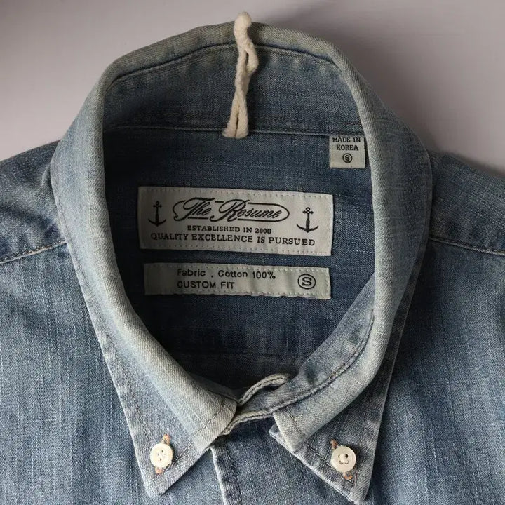 [BUNJANG] The Resume Washed Button-Down Denim Shirt (S) / 더리줌 워싱 버튼다운 데님 셔츠 S