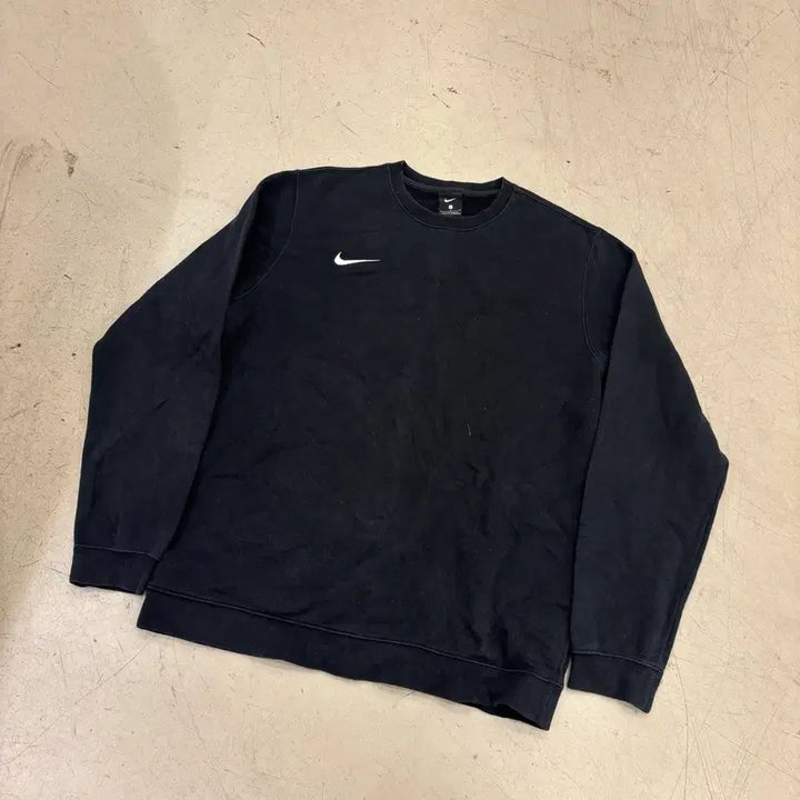 [BUNJANG] Nike Swoosh Black Sweatshirt / 나이키 스우시 블랙 맨투맨