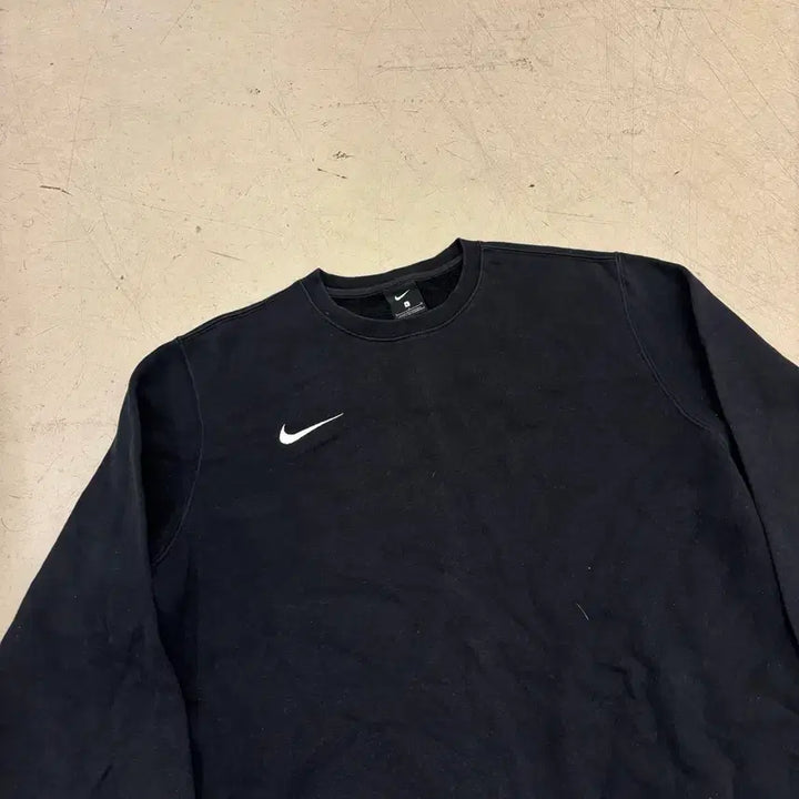 [BUNJANG] Nike Swoosh Black Sweatshirt / 나이키 스우시 블랙 맨투맨