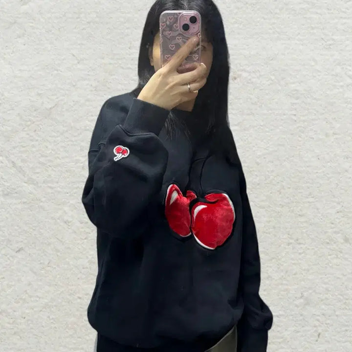 [BUNJANG] KIRSH Big Cherry Velvet Applique Sweatshirt / KIRSH 빅체리 벨벳 아플리케 맨투맨