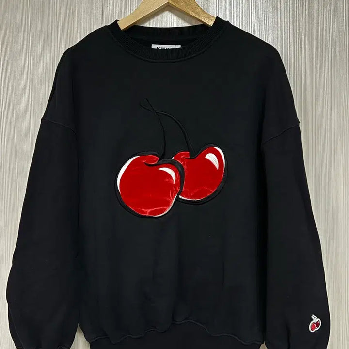 [BUNJANG] KIRSH Big Cherry Velvet Applique Sweatshirt / KIRSH 빅체리 벨벳 아플리케 맨투맨
