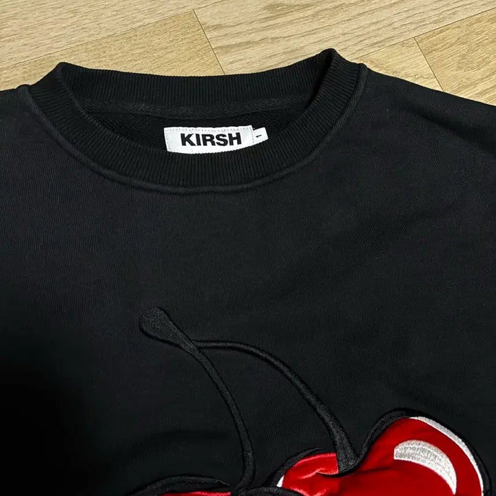 [BUNJANG] KIRSH Big Cherry Velvet Applique Sweatshirt / KIRSH 빅체리 벨벳 아플리케 맨투맨