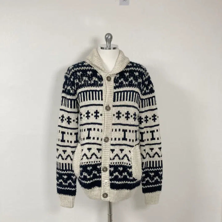 [SOLD OUT] 써스데이아일랜드 남성단추니트 100 호호상점