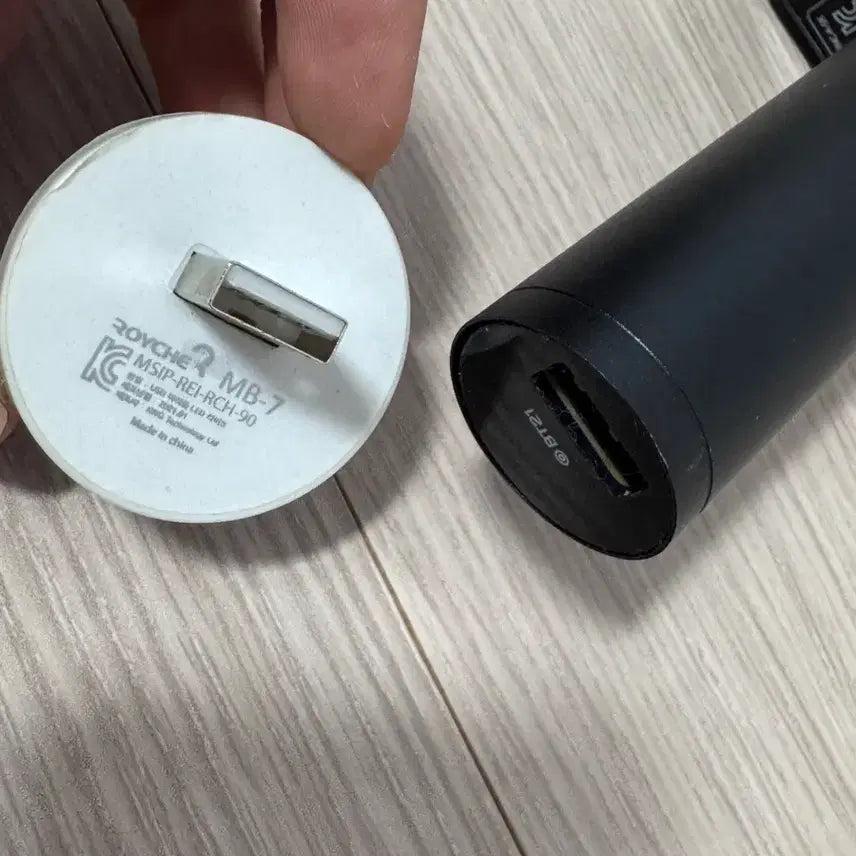 [BUNJANG] BT21 Shooky Bluetooth Microphone / BTS BT21 블루투스 마이크 (슈키)