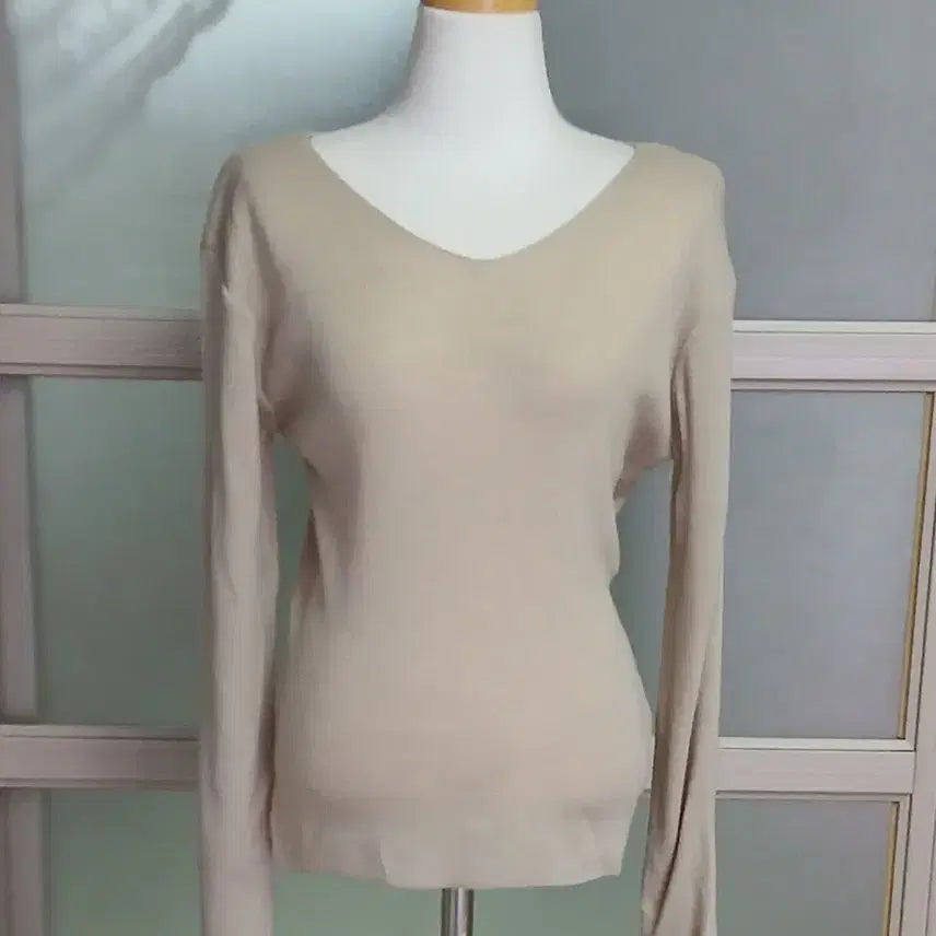 [BUNJANG] V-Neck Ivory Knit Long Sleeve Top / 브이넥 니트 긴팔 아이보리 // 새상품