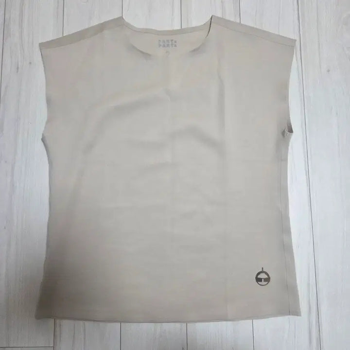 [BUNJANG] PatzPatz Beige Sleeveless T-Shirt / 새상품^^파츠파츠 베이지 민소매 티셔츠