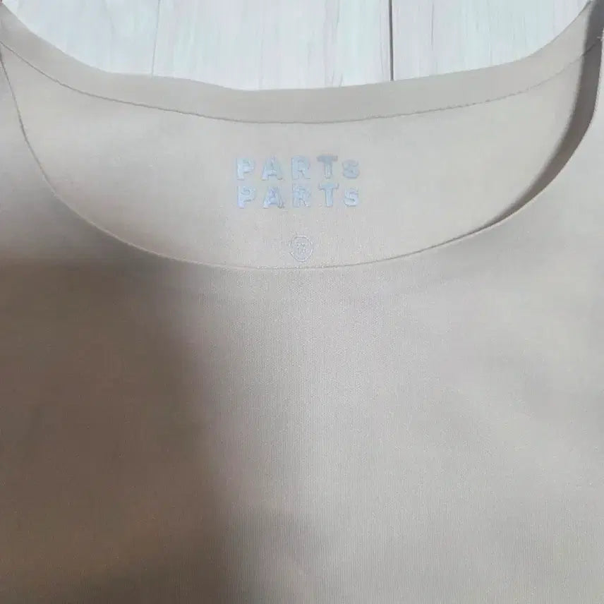 [BUNJANG] PatzPatz Beige Sleeveless T-Shirt / 새상품^^파츠파츠 베이지 민소매 티셔츠