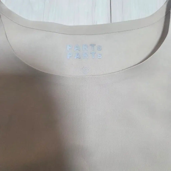 [BUNJANG] PatzPatz Beige Sleeveless T-Shirt / 새상품^^파츠파츠 베이지 민소매 티셔츠