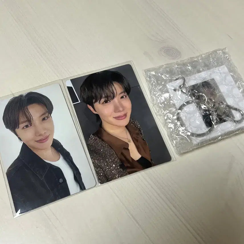 [BUNJANG] BTS J-Hope Arirang Weverse Shop POB Keyring, Photocard / 방탄소년단 아리랑 위버스샵 특전 제이홉 호석 키링, 포카