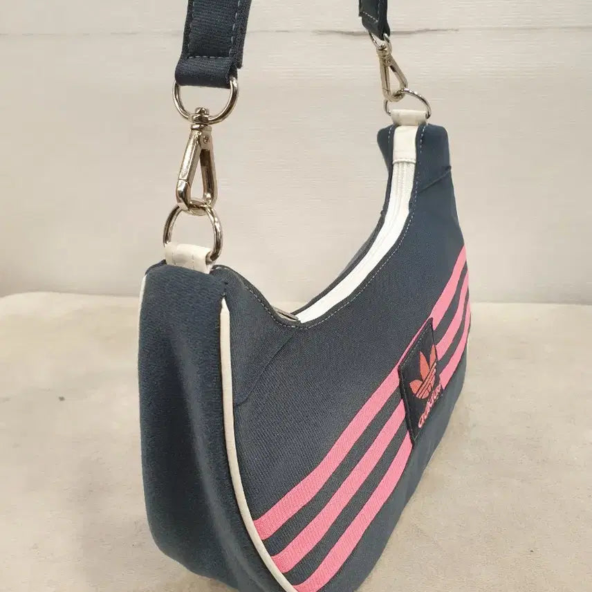 [SOLD OUT] 아디다스 업사이클링 네이비 핑크 삼선 호보백 숄더백 토트백