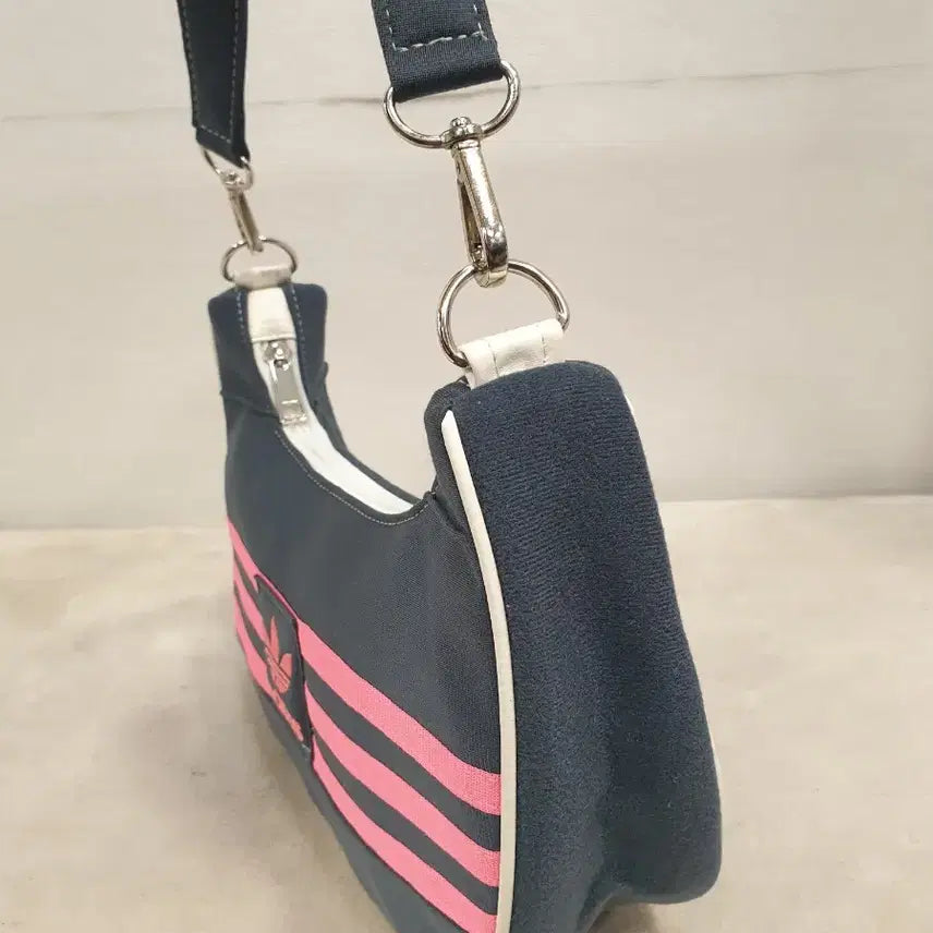 [SOLD OUT] 아디다스 업사이클링 네이비 핑크 삼선 호보백 숄더백 토트백