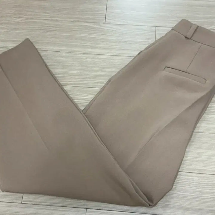 [BUNJANG] Hiniqu Pinstuck Wide Straight Long Slacks (Beige, S) / 히니크_ 핀턱 와이드 일자 롱 슬랙스(베이지 s)