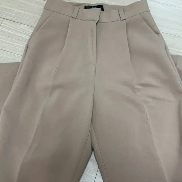 [BUNJANG] Hiniqu Pinstuck Wide Straight Long Slacks (Beige, S) / 히니크_ 핀턱 와이드 일자 롱 슬랙스(베이지 s)
