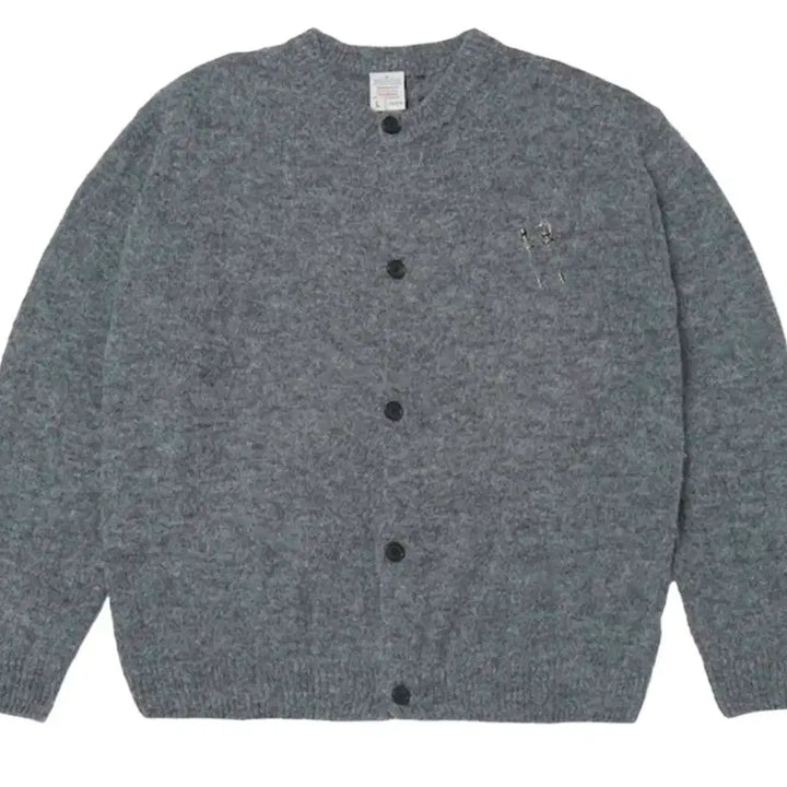 [BUNJANG] stu Round Neck Cardigan with Chess Pin Brooch / stu 라운드 넥 가디건 체스 핀 브로치