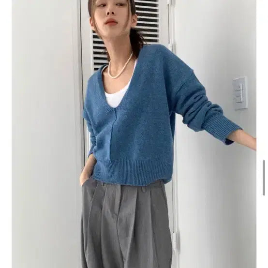 [BUNJANG] Deep V-Neck Knit Blue / 딥 브이넥 니트