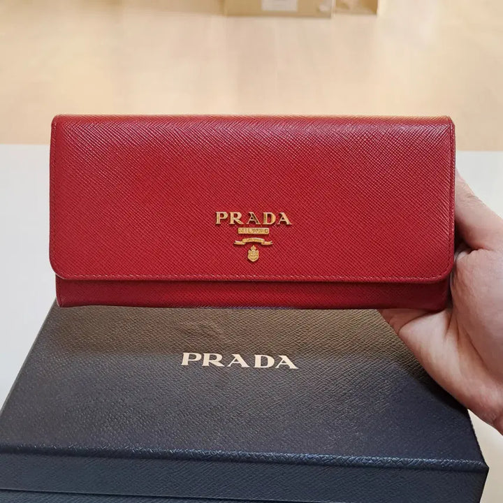 [SOLD OUT] [100%/정품] 프라다 사피아노 레더 지갑 빨간색