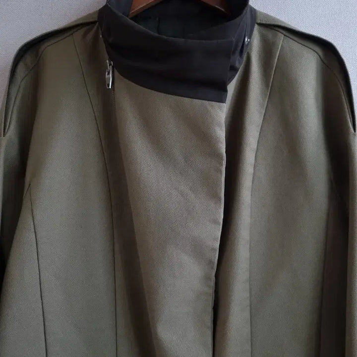 [SOLD OUT] 한섬 시스템 카키색 하이넥 스타일 자켓 코트