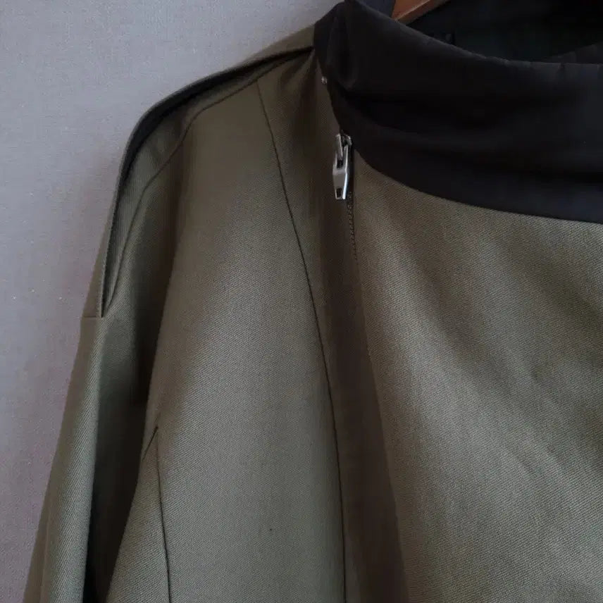 [SOLD OUT] 한섬 시스템 카키색 하이넥 스타일 자켓 코트