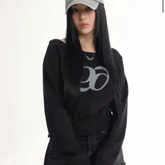 [SOLD OUT] 애즈온 오프숄더 크롭 맨투맨 블랙