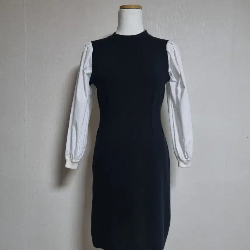 [BUNJANG] Black Knit Mini Dress with White Puff Sleeves / OP249 배색 퍼프소매 블랙 니트 원피스