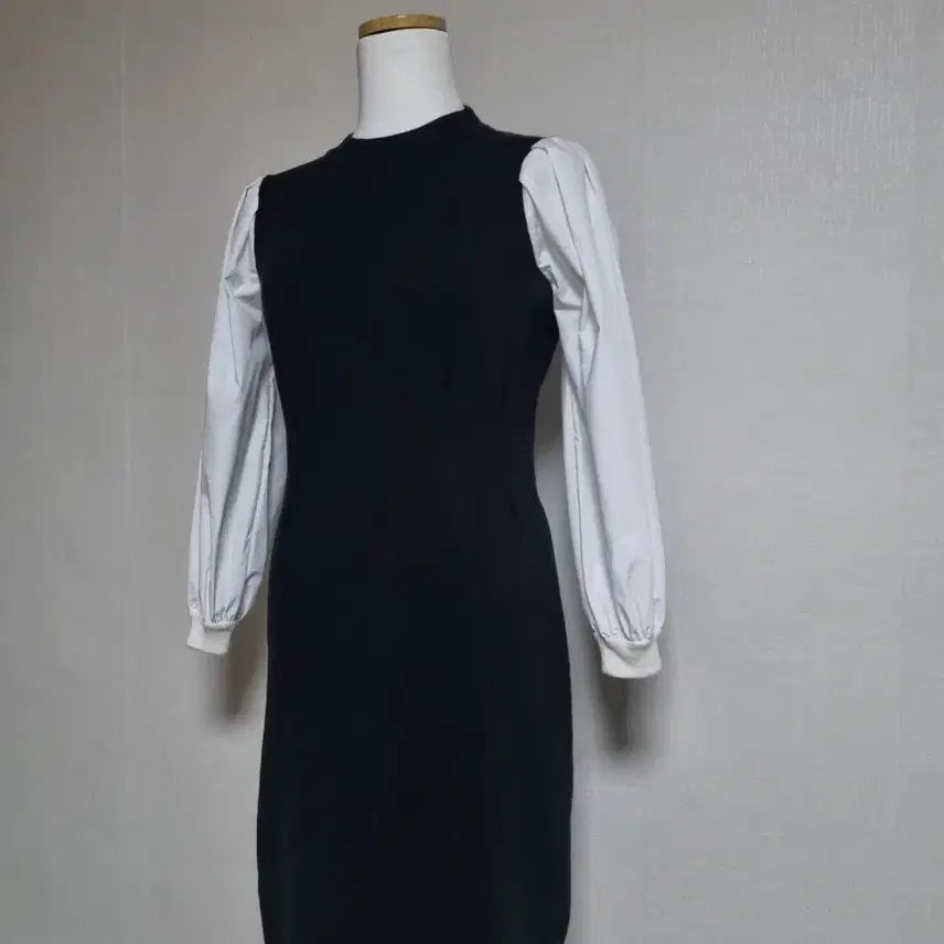 [BUNJANG] Black Knit Mini Dress with White Puff Sleeves / OP249 배색 퍼프소매 블랙 니트 원피스