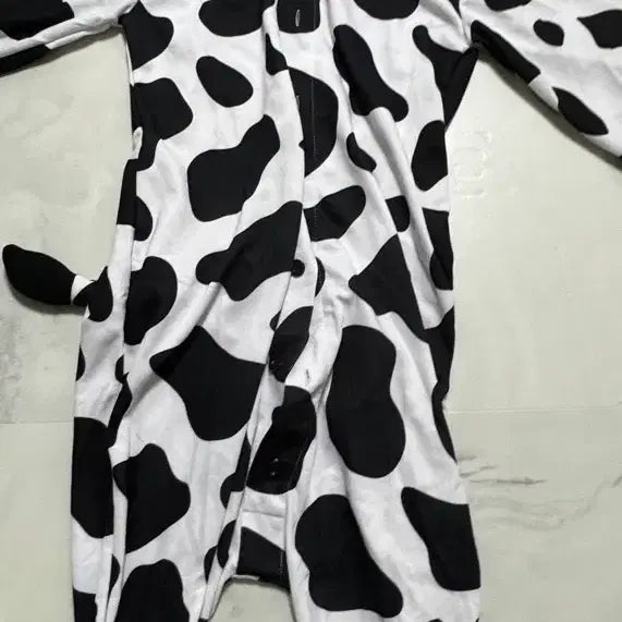 [BUNJANG] Cow Character Animal Pajamas / 젖소 캐릭터 동물 잠옷 파자마 판매