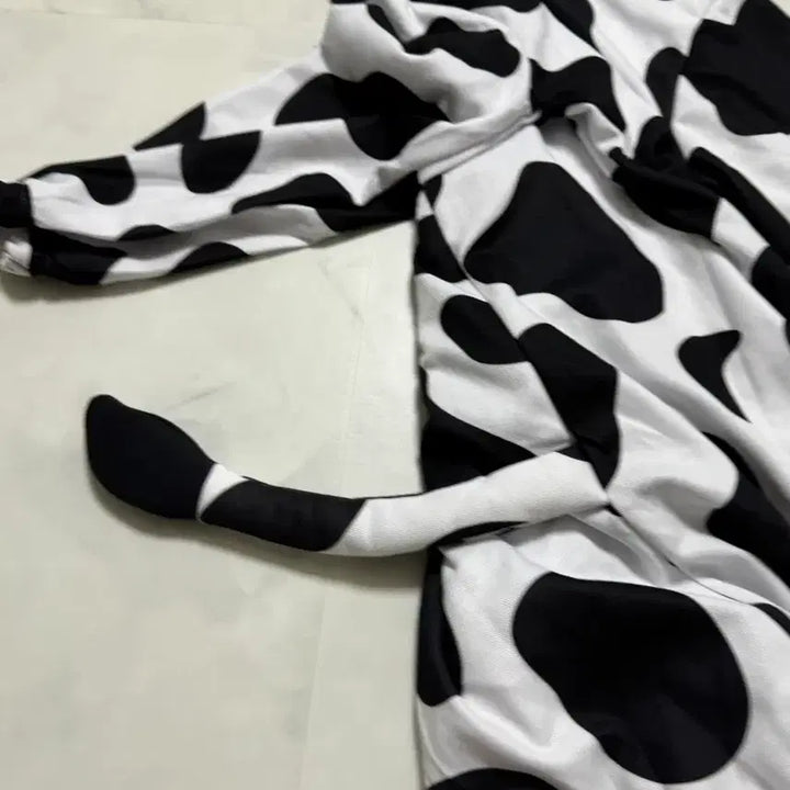 [BUNJANG] Cow Character Animal Pajamas / 젖소 캐릭터 동물 잠옷 파자마 판매