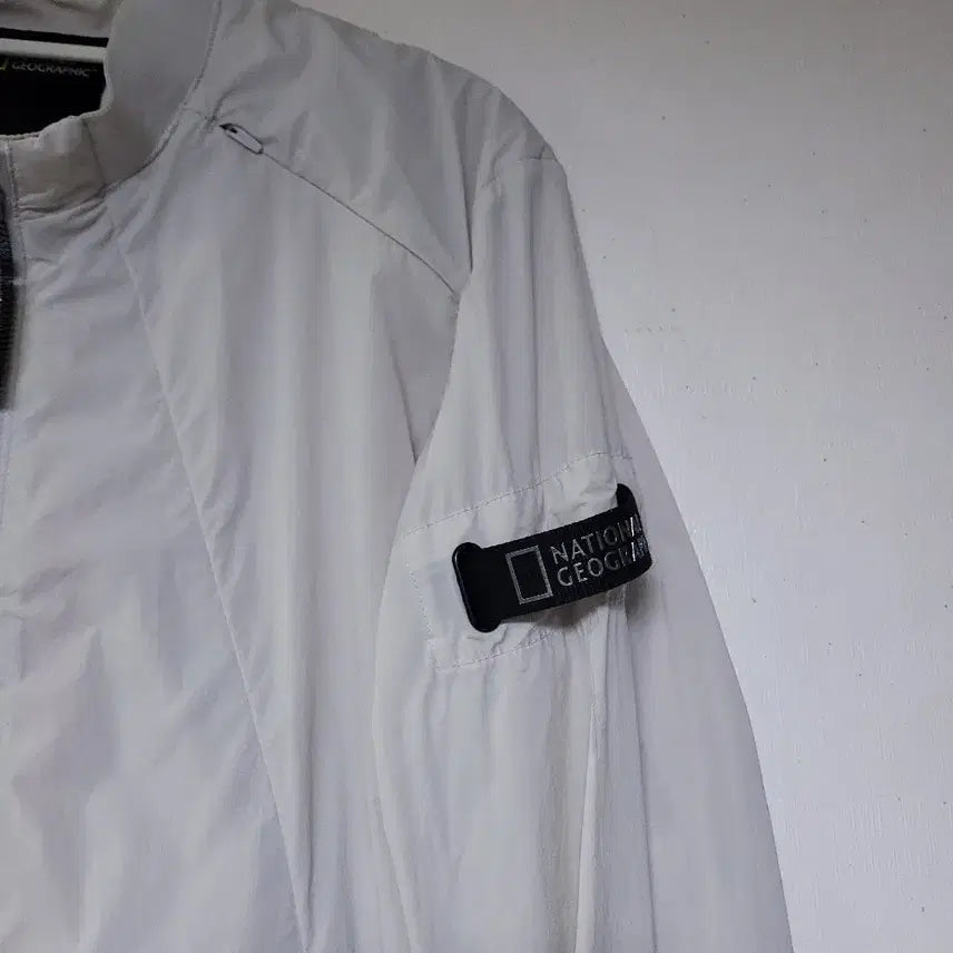 [BUNJANG] National Geographic Functional Windbreaker Jacket (Size 95/M) / 내셔널지오그래픽 기능성 바람막이자켓 (사이즈95/M)