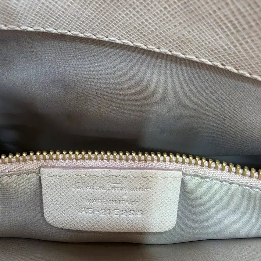 [BUNJANG] Ferragamo Vera Ribbon Shoulder Bag / (정품)페라가모 베라 리본 핑크 베이지 숄더백
