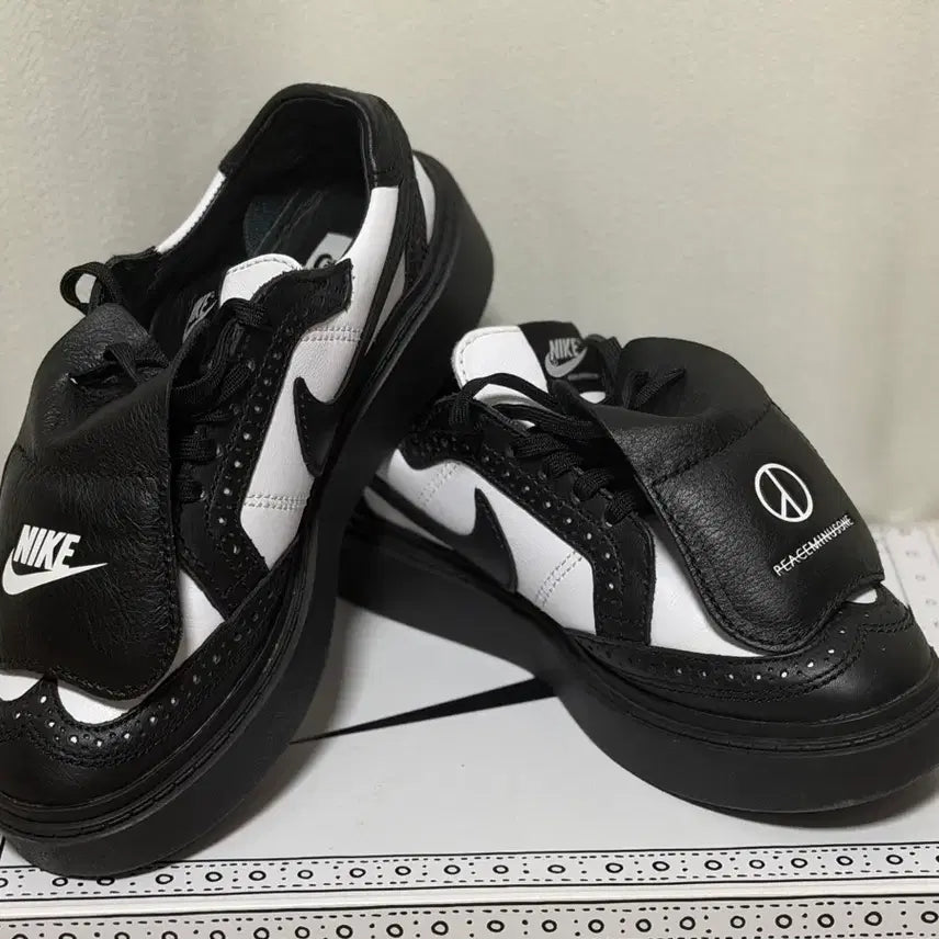 [BUNJANG] PEACEMINUSONE Black and White Sneakers / 피스마이너스원 운동화