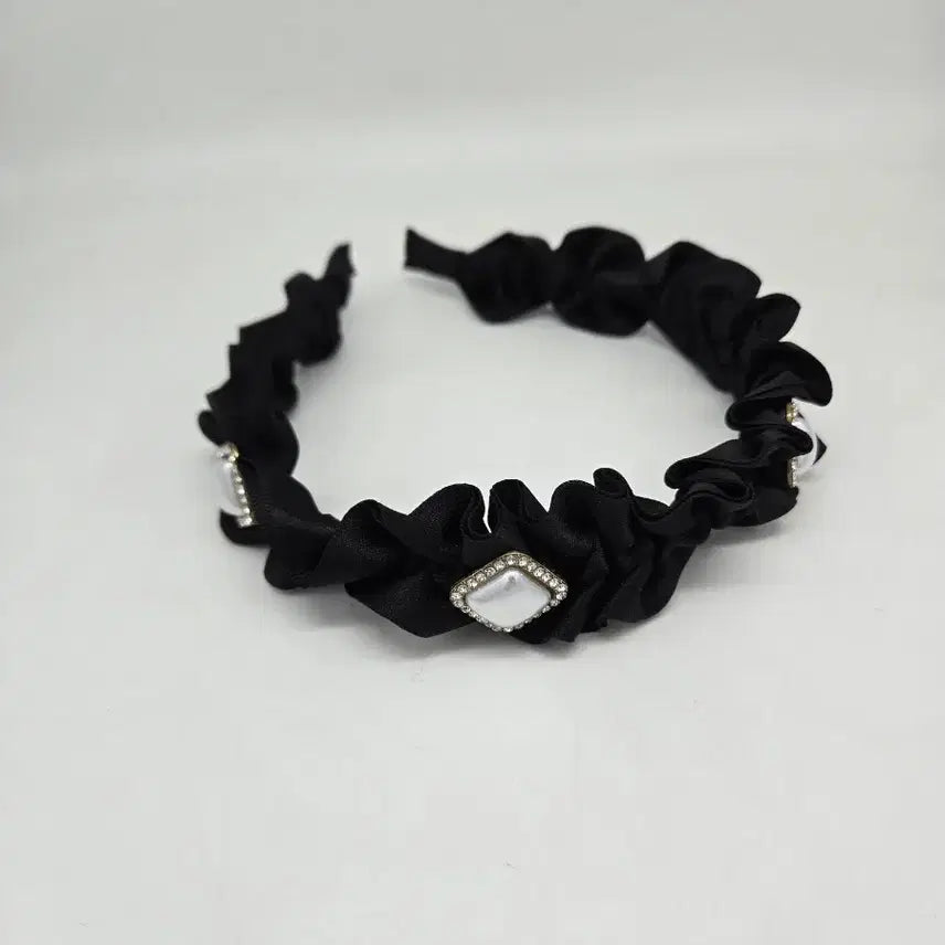 [BUNJANG] Black Pleated Hairband with Cubic Embellishments / 블랙 주름 헤어밴드 큐빅 장식