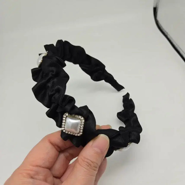 [BUNJANG] Black Pleated Hairband with Cubic Embellishments / 블랙 주름 헤어밴드 큐빅 장식