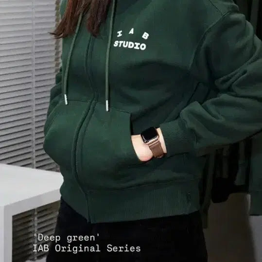 [BUNJANG] IAB Studio Unisex Deep Green Hoodie / 남여공용 미개봉 새제품 아이앱후디 딥그린 L XL 21만원에 팝니다