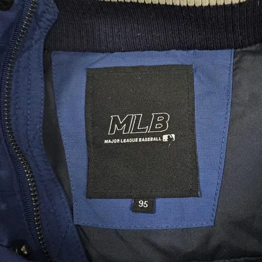 [BUNJANG] MLB New York Yankees Arm Leather Padded Jacket / MLB 뉴욕양키즈 암레더 패딩 점퍼 자켓