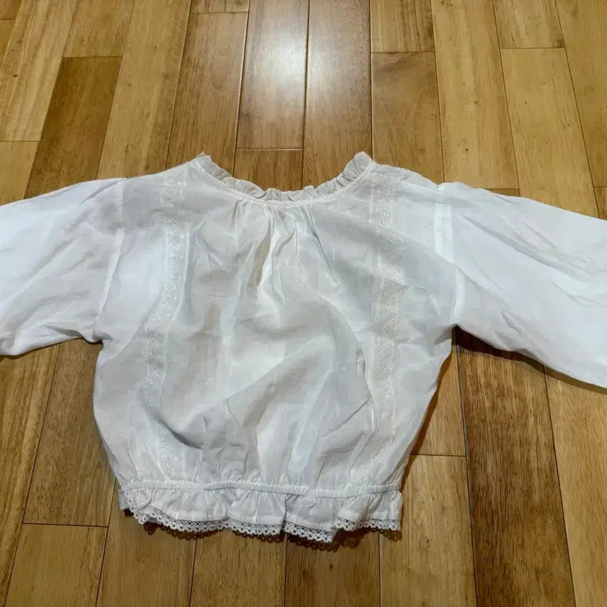 [BUNJANG] Milkcocoa Amelie Line Lily Blouse / 밀크코코아 아멜리라인 릴리 블라우스 새상품