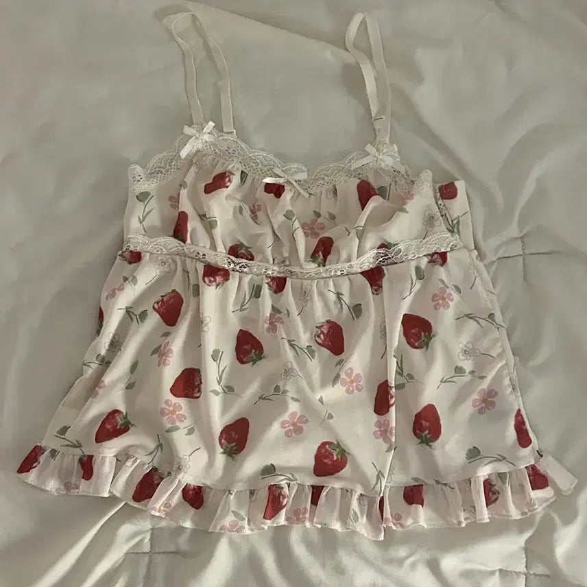 [BUNJANG] Romwe Strawberry Lace Frill Ivory Camisole / 롬위 romwe 딸기 레이스 프릴 아이보리 나시 캐미솔 히메갸루 모리걸