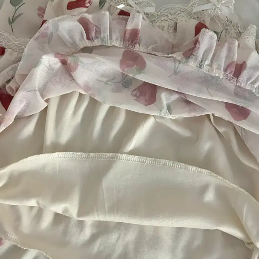 [BUNJANG] Romwe Strawberry Lace Frill Ivory Camisole / 롬위 romwe 딸기 레이스 프릴 아이보리 나시 캐미솔 히메갸루 모리걸