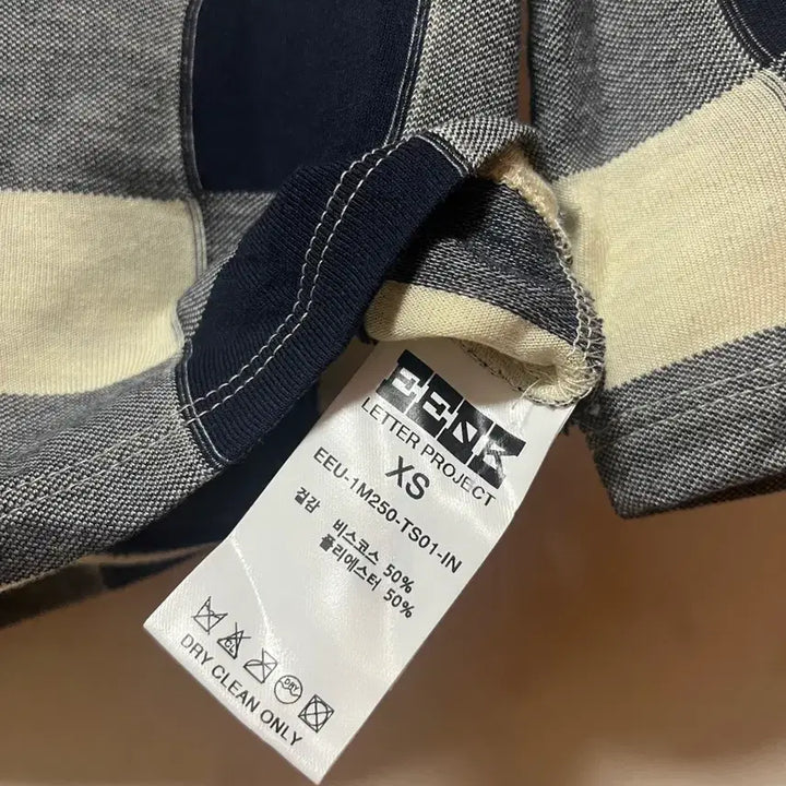 [SOLD OUT] eenk 잉크 urio 유리오 저지 크롭탑 아이보리네이비 체크 xs
